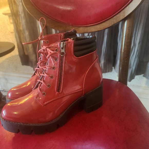 red combat boots with black heel - Picture 4 of 6